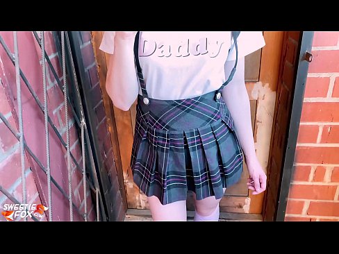 ❤️ 女学生深深地吸吮她的鸡巴，代替上课做爱 Porn video️❤