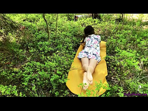 ❤️ 陌生人在Tinder上自慰我的阴部，并在树林里热情地做爱 Porn video️❤