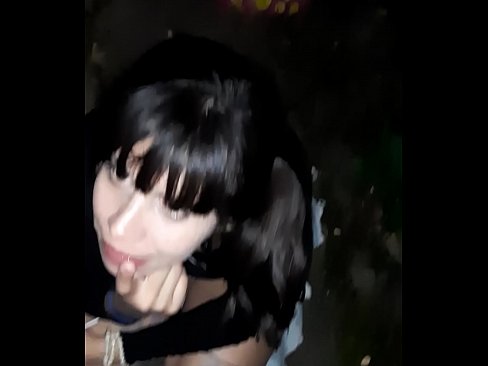 ❤️ 在街上膨胀的阴茎，以换取糖果 Porn video️❤